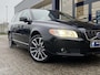 Volvo V70 1.6 T4 Limited Edition / Automaat / NL-Auto / Vol-Leder / Adaptieve Cruise-Control / Climate-Control / Trekhaak / Geïntegreerd-Kinderzitje / Dodehoek-Detectie / Elektr.-Achterklep / Radio-Bluetooth / Navi / LED / PDC-Achter / 18'' LMV / ENZ.