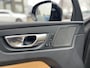 Volvo XC60 T6 Plug-in hybrid AWD Plus Dark | Panoramadak | Massage Stoelen | Harman / Kardon |