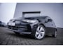 Volkswagen Golf 204PK Life Edition eHybrid | Panoramisch schuif-, kanteldak, elektrisch bedienbaar | Sleutelloos vergrendel- en startsysteem (Keyless Access) | Trekhaak, elektrisch uitklapbaar, mechanisch inklapbaar