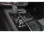 Volvo V90 T6 Recharge AWD Core Bright - IntelliSafe Assist & Surround - Harman/Kardon audio - Adaptieve LED koplampen - Parkeercamera achter - Verwarmde voorstoelen, stuur & achterbank - Parkeersensoren voor & achter - Elektr. bedienb. voorstoelen met geheugen - Extra getint glas - Elektr. inklapbare trekhaak - 19' LMV