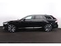 Volvo V90 T6 Recharge AWD Core Bright - IntelliSafe Assist & Surround - Harman/Kardon audio - Adaptieve LED koplampen - Parkeercamera achter - Verwarmde voorstoelen, stuur & achterbank - Parkeersensoren voor & achter - Elektr. bedienb. voorstoelen met geheugen - Extra getint glas - Elektr. inklapbare trekhaak - 19' LMV
