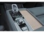 Volvo XC90 T8 Recharge AWD Plus Dark - Panorama/schuifdak - IntelliSafe Assist & Surround - 360º Camera - Harman/Kardon audio - Adaptieve LED koplampen - Verwarmde voorstoelen, stuur & achterbank - Parkeersensoren voor & achter - Elektr. bedienb. voorstoelen met geheugen - Draadloze tel. lader - Extra getint glas - 21' LMV