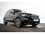 BMW X5 xDrive30d High Executive M Sport - Trekhaak - Panoramadak - Comfortstoelen - Warmte Comfort Pack - CraftedClarity - Getinte Ruiten - Comfort Access - Active Cruise Control - Parking Assistant Plus -