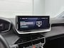 Peugeot 208 Allure 100pk | Navigatie | Climate Control | Cruise Control | Parkeersensoren v+a | Armsteun | Digitaal instrumentenpaneel | Draadloze Apple Carplay / Android Auto | DAB+ radio | All seasonbanden | Led koplampen | Donker getint glas | 16" lichtmetalen velgen |