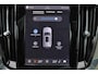 Volvo V60 T8 Recharge AWD Ultra Dark - Panorama/schuifdak - IntelliSafe Assist & Surround - 360º Camera - Harman/Kardon audio - Adaptieve LED koplampen - Verwarmde voorstoelen, stuur & achterbank - Parkeersensoren voor & achter - Elektr. bedienb. voorstoelen met geheugen - Geventileerde voorstoelen - Head up display - Extra getint glas - 19' LMV
