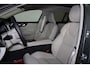 Volvo V60 T8 Recharge AWD Ultra Dark - Panorama/schuifdak - IntelliSafe Assist & Surround - 360º Camera - Harman/Kardon audio - Adaptieve LED koplampen - Verwarmde voorstoelen, stuur & achterbank - Parkeersensoren voor & achter - Elektr. bedienb. voorstoelen met geheugen - Geventileerde voorstoelen - Head up display - Extra getint glas - 19' LMV