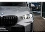 BMW X5 xDrive50e | M Sportpakket Pro | Head-Up display | Integral Active Steering | Driving Assistant Professional | Innovation Pack | hemelbekleding alcantara | Elektrische Trekhaak | Comfort Stoelen | Harman/kardon Surround Sound System | Parking Assistant Professional | 22" styling 747M Bicolor |