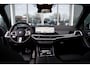 BMW X5 xDrive50e | M Sportpakket Pro | Head-Up display | Integral Active Steering | Driving Assistant Professional | Innovation Pack | hemelbekleding alcantara | Elektrische Trekhaak | Comfort Stoelen | Harman/kardon Surround Sound System | Parking Assistant Professional | 22" styling 747M Bicolor |