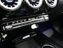 Mercedes-Benz A-klasse 250 e AMG Line Plug In Hybrid 218pk Dealer O.H PHEV | Panodak | Camera | Night Pakket | Alcantara Sportstoelen Verwarmd | MBUX | Widescreen Navi | Sfeerverlichting | Apple Carplay | Virtual | DAB | 18"L.M |