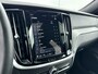Volvo V60 T6 Recharge Ultra Dark | 19" | Sportstoelen | Trekhaak | Panoramadak | 360 Camera | Harman Kardon | Head-Up | Elektr. verst. Stoelen | Full LED | Adaptieve Cruise | BLIS