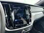 Volvo V60 T6 Recharge Ultra Dark | 19" | Sportstoelen | Trekhaak | Panoramadak | 360 Camera | Harman Kardon | Head-Up | Elektr. verst. Stoelen | Full LED | Adaptieve Cruise | BLIS