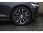 Volvo V60 2.0 T6 Plug-in hybrid AWD Essential Bright | 2.000 KG trekgewicht | Long Range Accu | Trekhaak Elektrisch | Lederen bekleding | Parkeercamera Achter | Cruise Control |