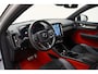 Volvo XC40 P8 Recharge AWD R-Design 78kWh 3-Fase [ Versatility Line Stuur-&Stoelverwarming Navi Camera Apple/Android ]