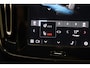 Volvo XC40 P8 Recharge AWD R-Design 78kWh 3-Fase [ Versatility Line Stuur-&Stoelverwarming Navi Camera Apple/Android ]