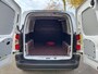 Peugeot e-Partner L1 50 kWh 136pk | 8 jaar garantie | 0% financial lease | Apple Carplay | Android Auto | Multimedia | Achteruitrijcamera | Parkeersensoren achter | Digital cockpit | Stuurwielbediening | Bestuurdersstoel comfort | Armsteun | Warmtepomp | Vehicle to load | ECO koplampen | Houten afwerking laadruimte | Reservewiel | van €30.595 voor €26.650