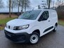 Peugeot e-Partner L1 50 kWh 136pk | 8 jaar garantie | 0% financial lease | Apple Carplay | Android Auto | Multimedia | Achteruitrijcamera | Parkeersensoren achter | Digital cockpit | Stuurwielbediening | Bestuurdersstoel comfort | Armsteun | Warmtepomp | Vehicle to load | ECO koplampen | Houten afwerking laadruimte | Reservewiel | van €30.595 voor €26.650