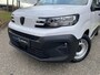 Peugeot e-Partner L2 50 kWh 136pk | 8 jaar garantie | 0% financial lease | Apple Carplay | Android Auto | Multimedia | Achteruitrijcamera | Parkeersensoren achter | Digital cockpit | Stuurwielbediening | Bestuurdersstoel comfort | Armsteun | Warmtepomp | Vehicle to load | ECO koplampen | Houten afwerking laadruimte | Reservewiel | van €31.545 voor €27.495