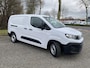 Peugeot e-Partner L2 50 kWh 136pk | 8 jaar garantie | 0% financial lease | Apple Carplay | Android Auto | Multimedia | Achteruitrijcamera | Parkeersensoren achter | Digital cockpit | Stuurwielbediening | Bestuurdersstoel comfort | Armsteun | Warmtepomp | Vehicle to load | ECO koplampen | Houten afwerking laadruimte | Reservewiel | van €31.545 voor €27.495