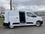 Peugeot e-Partner L2 50 kWh 136pk | 8 jaar garantie | 0% financial lease | Apple Carplay | Android Auto | Multimedia | Achteruitrijcamera | Parkeersensoren achter | Digital cockpit | Stuurwielbediening | Bestuurdersstoel comfort | Armsteun | Warmtepomp | Vehicle to load | ECO koplampen | Houten afwerking laadruimte | Reservewiel | van €31.545 voor €27.495