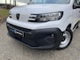 Peugeot e-Partner L2 50 kWh 136pk | ACTIE! | 8 jaar garantie | 0% financial lease | Apple Carplay | Android Auto | Multimedia | Achteruitrijcamera | Parkeersensoren achter | Digital cockpit | Stuurwielbediening | Bestuurdersstoel comfort | Armsteun | Warmtepomp | Vehicle to load | ECO koplampen | Houten afwerking laadruimte | Reservewiel | van €31.545 voor €26.250