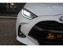 Toyota Yaris 1.5 Hybrid Launch Edition Bi-Tone|Parelmoer wit/Zwart|Head-up|Stuurverwarming|Stoelverwarming|LED|Navigatie|Camera