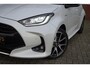 Toyota Yaris 1.5 Hybrid Launch Edition Bi-Tone|Parelmoer wit/Zwart|Head-up|Stuurverwarming|Stoelverwarming|LED|Navigatie|Camera