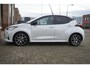 Toyota Yaris 1.5 Hybrid Launch Edition Bi-Tone|Parelmoer wit/Zwart|Head-up|Stuurverwarming|Stoelverwarming|LED|Navigatie|Camera