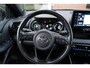 Toyota Yaris 1.5 Hybrid Launch Edition Bi-Tone|Parelmoer wit/Zwart|Head-up|Stuurverwarming|Stoelverwarming|LED|Navigatie|Camera