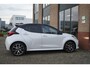 Toyota Yaris 1.5 Hybrid Launch Edition Bi-Tone|Parelmoer wit/Zwart|Head-up|Stuurverwarming|Stoelverwarming|LED|Navigatie|Camera