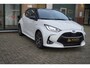 Toyota Yaris 1.5 Hybrid Launch Edition Bi-Tone|Parelmoer wit/Zwart|Head-up|Stuurverwarming|Stoelverwarming|LED|Navigatie|Camera