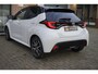 Toyota Yaris 1.5 Hybrid Launch Edition Bi-Tone|Parelmoer wit/Zwart|Head-up|Stuurverwarming|Stoelverwarming|LED|Navigatie|Camera