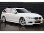 BMW 3-Serie Touring 330i Edition Sport Line Shadow Executive | Leder | Stoel-/Stuurverwarming | Elek. Trekhaak | Carplay | Camera