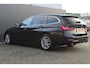 BMW 3-Serie Touring 318i High Executive | Incl. 12 maanden garantie | Trekhaak elektrisch uitklapbaar | Harman/Kardon audio | Apple Carplay/Android Auto | Sport stoelen | DAB | Voorstoelen verwarmd | Elektrische achterklep | Cruise control adaptief |