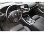 BMW 3-Serie Touring 318i High Executive | Incl. 12 maanden garantie | Trekhaak elektrisch uitklapbaar | Harman/Kardon audio | Apple Carplay/Android Auto | Sport stoelen | DAB | Voorstoelen verwarmd | Elektrische achterklep | Cruise control adaptief |