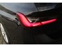 BMW 3-Serie Touring 318i High Executive | Incl. 12 maanden garantie | Trekhaak elektrisch uitklapbaar | Harman/Kardon audio | Apple Carplay/Android Auto | Sport stoelen | DAB | Voorstoelen verwarmd | Elektrische achterklep | Cruise control adaptief |