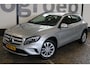 Mercedes-Benz GLA 200 Prestige | Incl. 12 maanden garantie | Trekhaak | Lichtmetalen velgen | Parkeersensoren voor/achter | Bluetooth | Airco | Navigatie