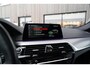 BMW 5-Serie Touring 520i High Executive M | Dealer onderhouden | Panoramisch schuif/kanteldak | Stoel en stuurwielverwarming | Trekhaak | Keyless | Eerste eigenaar | Origineel NL | Sfeerverlichting |