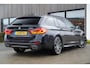 BMW 5-Serie Touring 520i High Executive M | Dealer onderhouden | Panoramisch schuif/kanteldak | Stoel en stuurwielverwarming | Trekhaak | Keyless | Eerste eigenaar | Origineel NL | Sfeerverlichting |