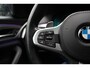 BMW 5-Serie Touring 520i High Executive M | Dealer onderhouden | Panoramisch schuif/kanteldak | Stoel en stuurwielverwarming | Trekhaak | Keyless | Eerste eigenaar | Origineel NL | Sfeerverlichting |