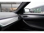 BMW 5-Serie Touring 520i High Executive M | Dealer onderhouden | Panoramisch schuif/kanteldak | Stoel en stuurwielverwarming | Trekhaak | Keyless | Eerste eigenaar | Origineel NL | Sfeerverlichting |