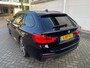 BMW 5-Serie Touring 520i High Executive M | Dealer onderhouden | Panoramisch schuif/kanteldak | Stoel en stuurwielverwarming | Trekhaak | Keyless | Eerste eigenaar | Origineel NL | Sfeerverlichting |