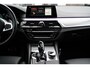BMW 5-Serie Touring 520i High Executive M | Dealer onderhouden | Panoramisch schuif/kanteldak | Stoel en stuurwielverwarming | Trekhaak | Keyless | Eerste eigenaar | Origineel NL | Sfeerverlichting |