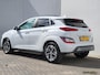 Hyundai Kona Electric EV Fashion 64 kWh Automaat / Dealer onderhouden / 100% SOH /  HUD / Navigatie / Stuur- en stoelverwarming /