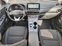 Hyundai Kona Electric EV Fashion 64 kWh Automaat / Dealer onderhouden / HUD / Navigatie / Stuur- en stoelverwarming /