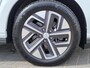 Hyundai Kona Electric EV Fashion 64 kWh Automaat / Dealer onderhouden / HUD / Navigatie / Stuur- en stoelverwarming /