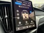 Volvo XC60 2.0 T8 Plug-in hybrid AWD Ultra Black Edition | Facelift | Luchtvering | Adaptieve cruisecontrol | Gelamineerd glas rondom | 21" Velgen | 360° Parkeercamera | Head-Up Display | Stoel-/Stuurverwarming |