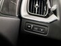 Volvo XC60 2.0 T8 Twin Engine AWD Inscription 391Pk Automaat (PANORAMADAK, APPLE CARPLAY, HARMAN/KARDON, MEMORY SEATS, ZWART HEMEL, STOELVERWARMING VOOR/ACHTER, LUXE LEDER, TREKHAAK, CAMERA, STUURWIEL VERWARMD, NIEUWSTAAT)