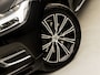 Volvo XC60 2.0 T8 Twin Engine AWD Inscription 391Pk Automaat (PANORAMADAK, APPLE CARPLAY, HARMAN/KARDON, MEMORY SEATS, ZWART HEMEL, STOELVERWARMING VOOR/ACHTER, LUXE LEDER, TREKHAAK, CAMERA, STUURWIEL VERWARMD, NIEUWSTAAT)