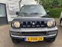 Suzuki Jimny 1.3 two-tone, zwart/grijs met uitzonderlijk weinig km, mooie auto van binnen en van buiten