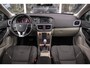 Volvo V40 Cross Country 1.6 T4 Momentum | Automaat | 2e eigenaar | 180 pk | 18 inch | Xenon | Navi | Stoelverwarming | Cruise control | PDC | Climate control | Roofrails